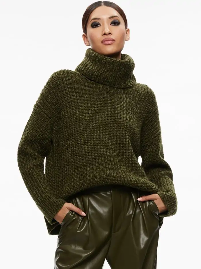 VERE DETACHABLE TURTLENECK SWEATER